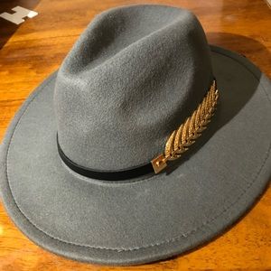 NEW FEDOEA HAT GRAY WITH BELT